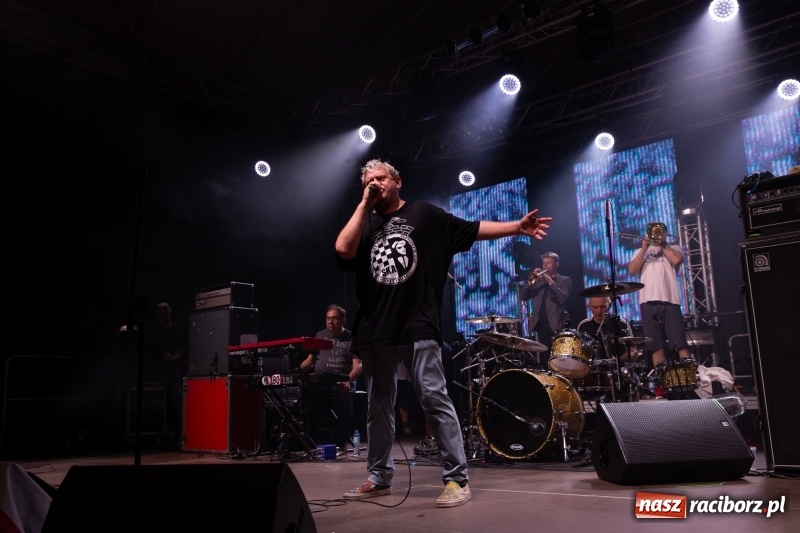 Zdjęcie w galerii na portalu naszraciborz.pl: KULT w Raciborzu. Tak reagowała publiczność [FOTO] wiadomości z regionu