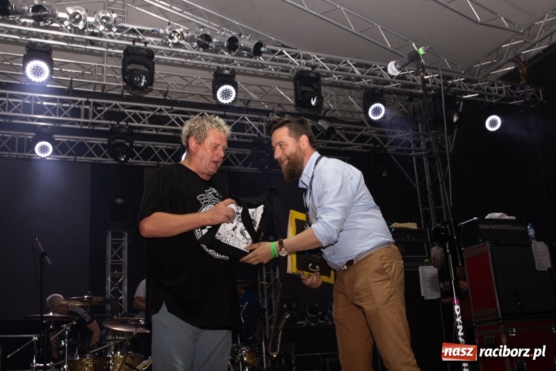 Zdjęcie w galerii na portalu naszraciborz.pl: KULT w Raciborzu. Tak reagowała publiczność [FOTO] wiadomości z regionu