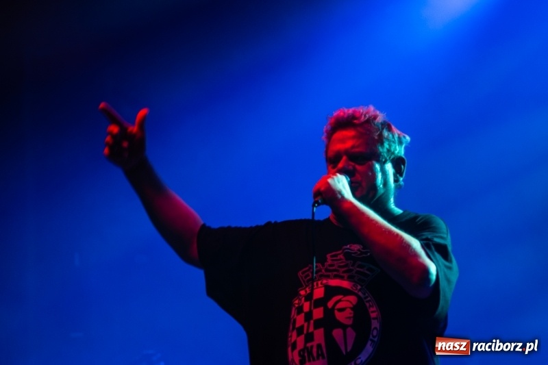 Zdjęcie w galerii na portalu naszraciborz.pl: KULT w Raciborzu. Tak reagowała publiczność [FOTO] wiadomości z regionu