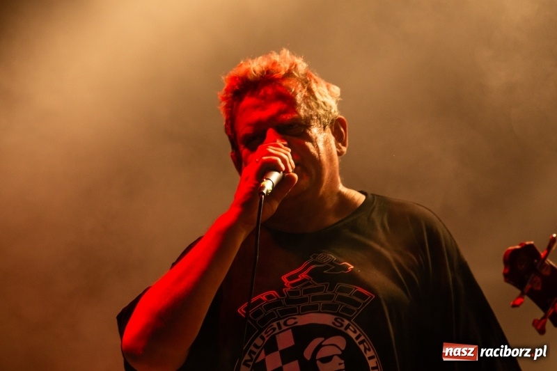 Zdjęcie w galerii na portalu naszraciborz.pl: KULT w Raciborzu. Tak reagowała publiczność [FOTO] wiadomości z regionu