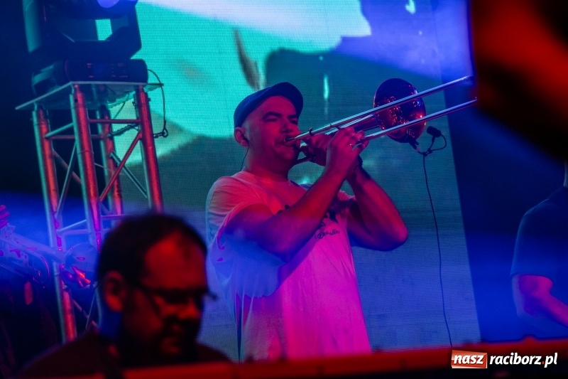 Zdjęcie w galerii na portalu naszraciborz.pl: KULT w Raciborzu. Tak reagowała publiczność [FOTO] wiadomości z regionu