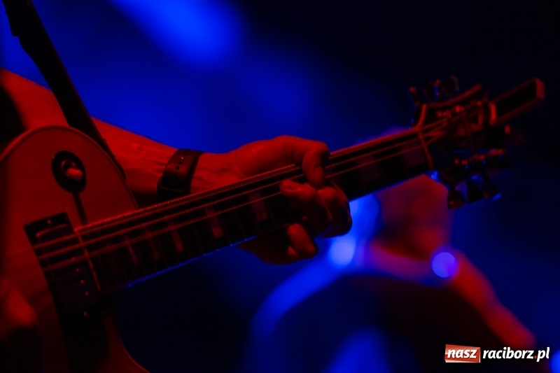 Zdjęcie w galerii na portalu naszraciborz.pl: KULT w Raciborzu. Tak reagowała publiczność [FOTO] wiadomości z regionu