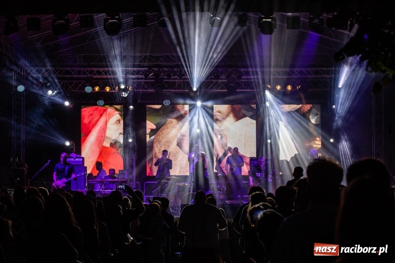 Zdjęcie w galerii na portalu naszraciborz.pl: KULT w Raciborzu. Tak reagowała publiczność [FOTO] wiadomości z regionu