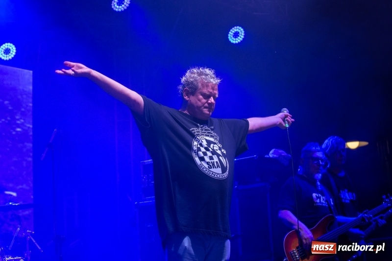 Zdjęcie w galerii na portalu naszraciborz.pl: KULT w Raciborzu. Tak reagowała publiczność [FOTO] wiadomości z regionu