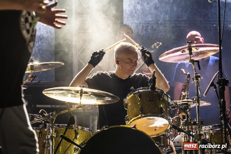 Zdjęcie w galerii na portalu naszraciborz.pl: KULT w Raciborzu. Tak reagowała publiczność [FOTO] wiadomości z regionu