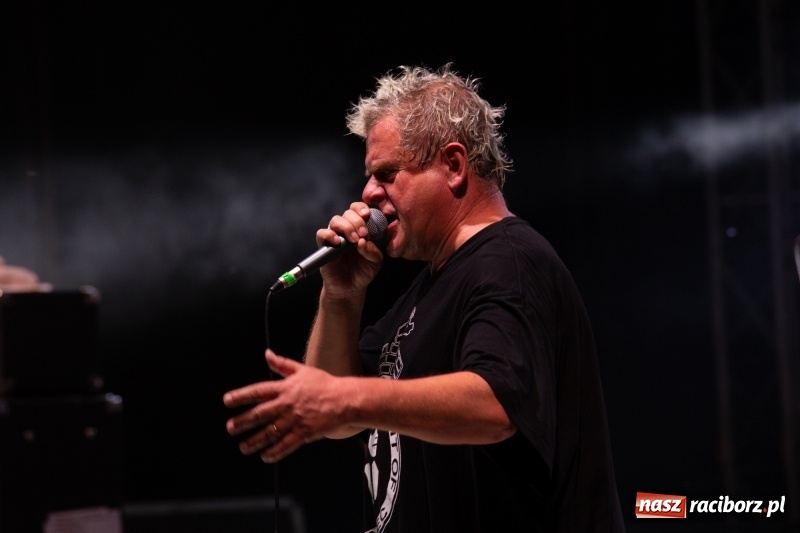 Zdjęcie w galerii na portalu naszraciborz.pl: KULT w Raciborzu. Tak reagowała publiczność [FOTO] wiadomości z regionu