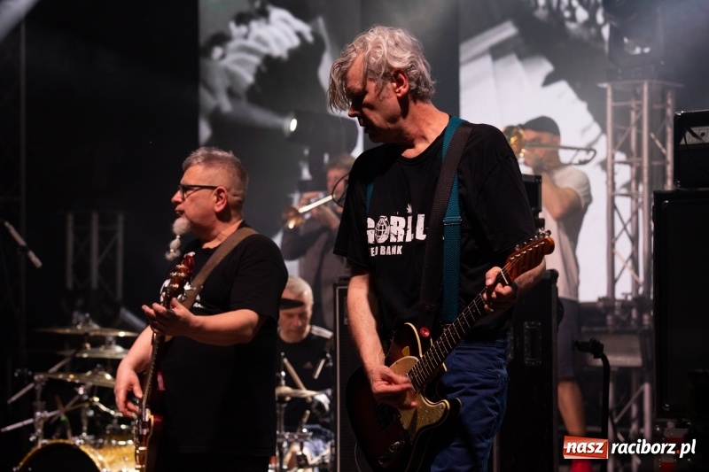 Zdjęcie w galerii na portalu naszraciborz.pl: KULT w Raciborzu. Tak reagowała publiczność [FOTO] wiadomości z regionu