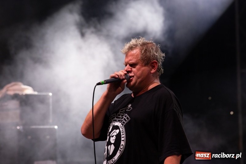 Zdjęcie w galerii na portalu naszraciborz.pl: KULT w Raciborzu. Tak reagowała publiczność [FOTO] wiadomości z regionu