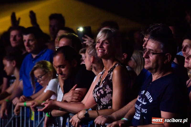 Zdjęcie w galerii na portalu naszraciborz.pl: KULT w Raciborzu. Tak reagowała publiczność [FOTO] wiadomości z regionu