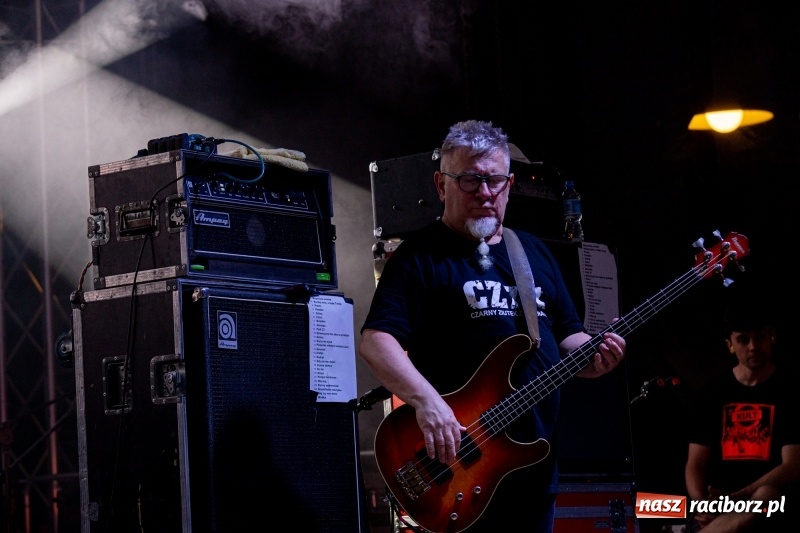 Zdjęcie w galerii na portalu naszraciborz.pl: KULT w Raciborzu. Tak reagowała publiczność [FOTO] wiadomości z regionu