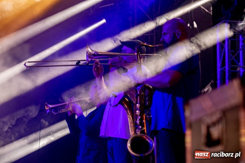 Zdjęcie w galerii na portalu naszraciborz.pl: KULT w Raciborzu. Tak reagowała publiczność [FOTO] wiadomości z regionu