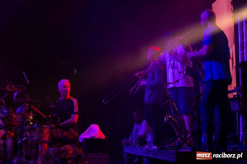 Zdjęcie w galerii na portalu naszraciborz.pl: KULT w Raciborzu. Tak reagowała publiczność [FOTO] wiadomości z regionu