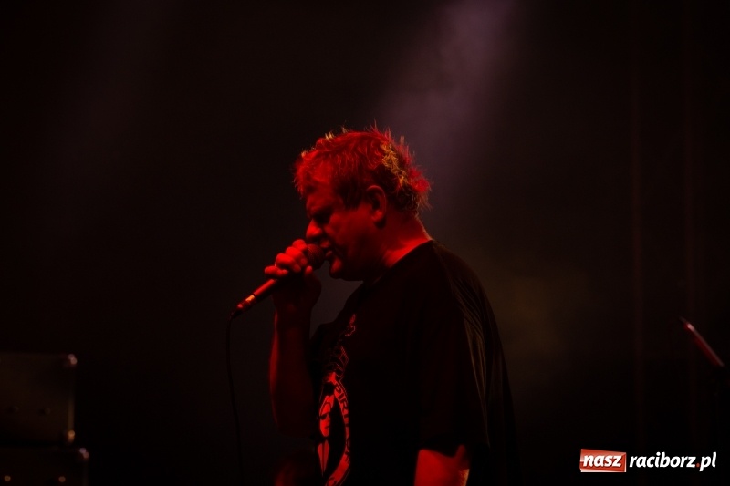 Zdjęcie w galerii na portalu naszraciborz.pl: KULT w Raciborzu. Tak reagowała publiczność [FOTO] wiadomości z regionu