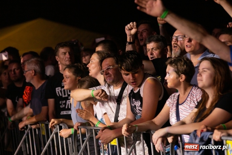 Zdjęcie w galerii na portalu naszraciborz.pl: KULT w Raciborzu. Tak reagowała publiczność [FOTO] wiadomości z regionu