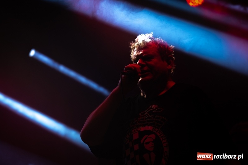 Zdjęcie w galerii na portalu naszraciborz.pl: KULT w Raciborzu. Tak reagowała publiczność [FOTO] wiadomości z regionu