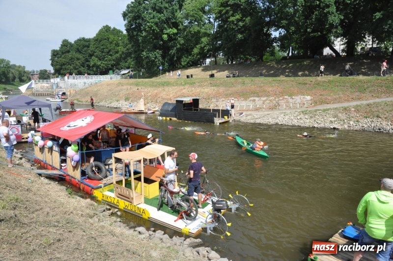 Zdjęcie w galerii na portalu naszraciborz.pl: Morsy spacerkiem, reszta powiosłuje albo włączy silniki. Skąd ruszy 22. Pływadło? wiadomości z regionu
