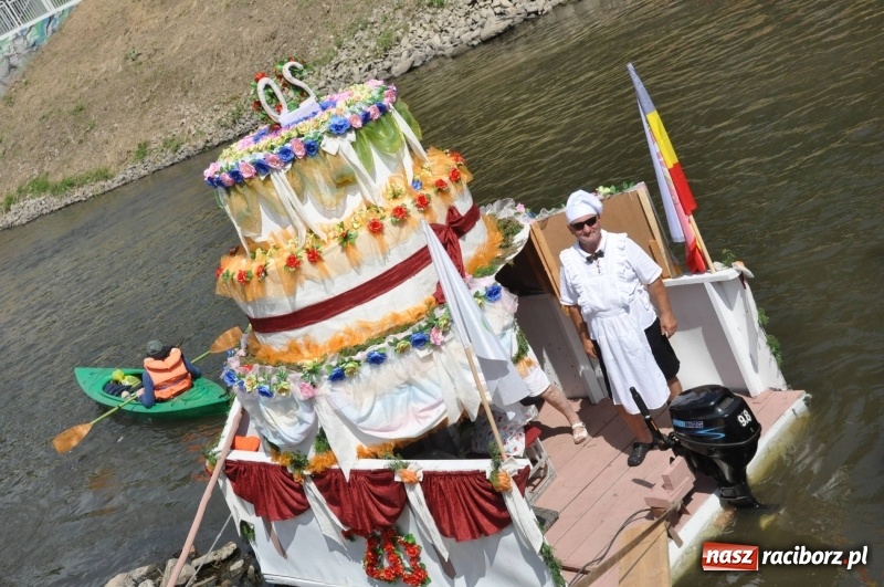 Zdjęcie w galerii na portalu naszraciborz.pl: Morsy spacerkiem, reszta powiosłuje albo włączy silniki. Skąd ruszy 22. Pływadło? wiadomości z regionu