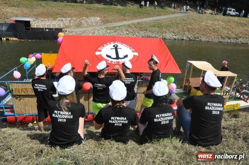 Zdjęcie w galerii na portalu naszraciborz.pl: Morsy spacerkiem, reszta powiosłuje albo włączy silniki. Skąd ruszy 22. Pływadło? wiadomości z regionu