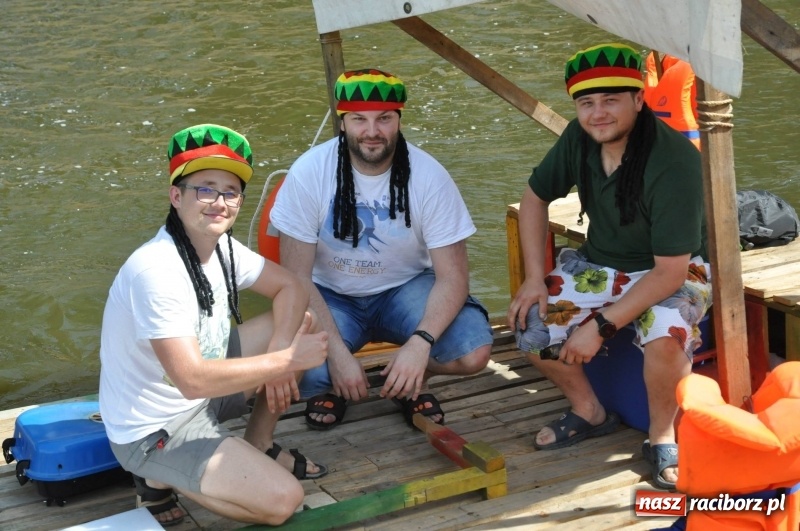 Zdjęcie w galerii na portalu naszraciborz.pl: Morsy spacerkiem, reszta powiosłuje albo włączy silniki. Skąd ruszy 22. Pływadło? wiadomości z regionu