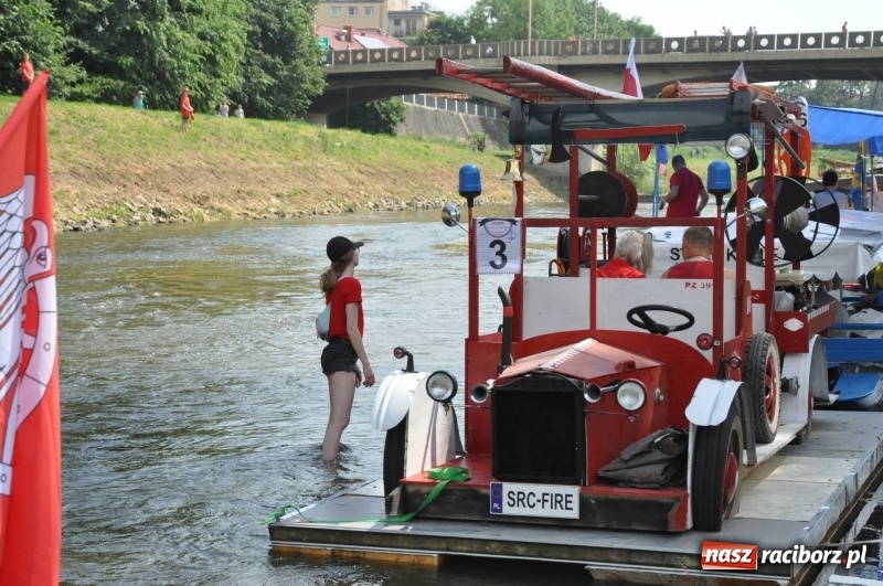 Zdjęcie w galerii na portalu naszraciborz.pl: Morsy spacerkiem, reszta powiosłuje albo włączy silniki. Skąd ruszy 22. Pływadło? wiadomości z regionu