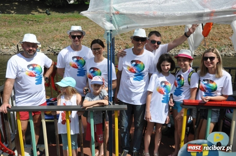 Zdjęcie w galerii na portalu naszraciborz.pl: Morsy spacerkiem, reszta powiosłuje albo włączy silniki. Skąd ruszy 22. Pływadło? wiadomości z regionu