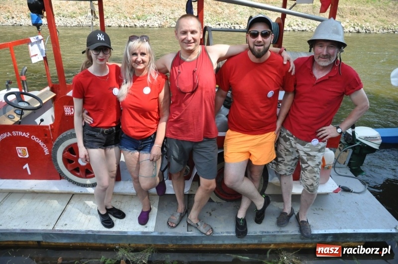 Zdjęcie w galerii na portalu naszraciborz.pl: Morsy spacerkiem, reszta powiosłuje albo włączy silniki. Skąd ruszy 22. Pływadło? wiadomości z regionu