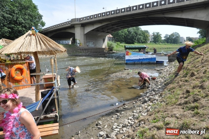 Zdjęcie w galerii na portalu naszraciborz.pl: Morsy spacerkiem, reszta powiosłuje albo włączy silniki. Skąd ruszy 22. Pływadło? wiadomości z regionu
