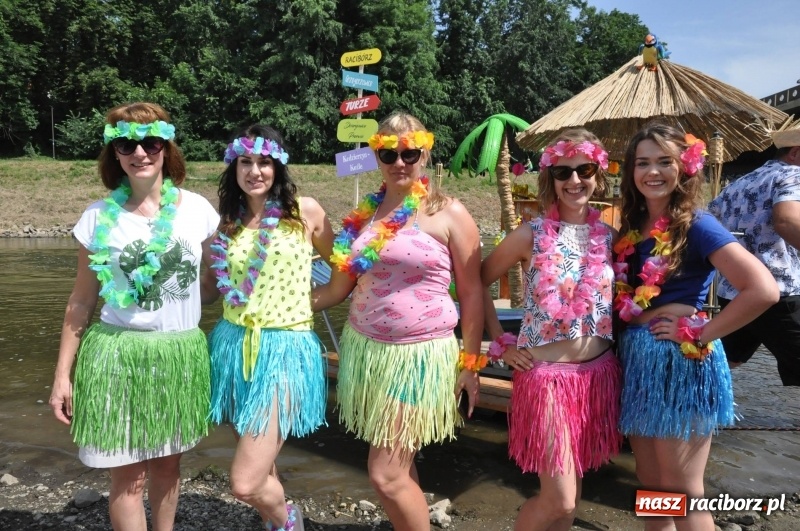 Zdjęcie w galerii na portalu naszraciborz.pl: Morsy spacerkiem, reszta powiosłuje albo włączy silniki. Skąd ruszy 22. Pływadło? wiadomości z regionu