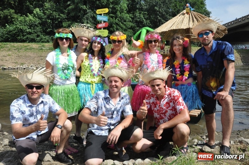 Zdjęcie w galerii na portalu naszraciborz.pl: Morsy spacerkiem, reszta powiosłuje albo włączy silniki. Skąd ruszy 22. Pływadło? wiadomości z regionu