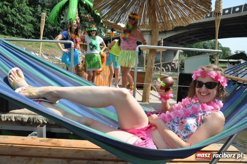 Zdjęcie w galerii na portalu naszraciborz.pl: Morsy spacerkiem, reszta powiosłuje albo włączy silniki. Skąd ruszy 22. Pływadło? wiadomości z regionu