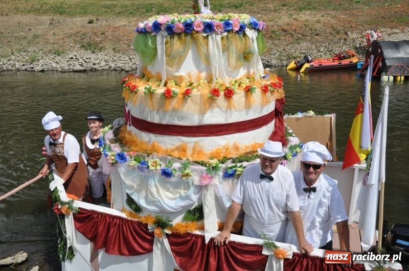 Zdjęcie w galerii na portalu naszraciborz.pl: Morsy spacerkiem, reszta powiosłuje albo włączy silniki. Skąd ruszy 22. Pływadło? wiadomości z regionu