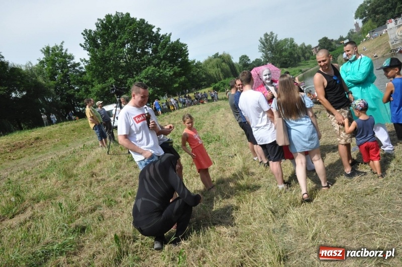 Zdjęcie w galerii na portalu naszraciborz.pl: Morsy spacerkiem, reszta powiosłuje albo włączy silniki. Skąd ruszy 22. Pływadło? wiadomości z regionu