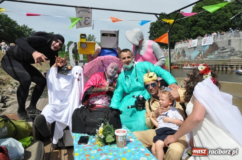 Zdjęcie w galerii na portalu naszraciborz.pl: Morsy spacerkiem, reszta powiosłuje albo włączy silniki. Skąd ruszy 22. Pływadło? wiadomości z regionu