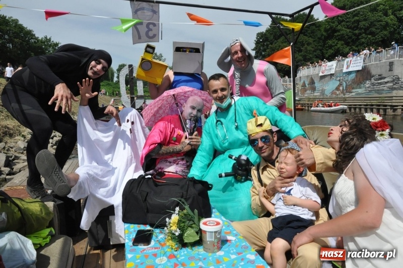 Zdjęcie w galerii na portalu naszraciborz.pl: Morsy spacerkiem, reszta powiosłuje albo włączy silniki. Skąd ruszy 22. Pływadło? wiadomości z regionu