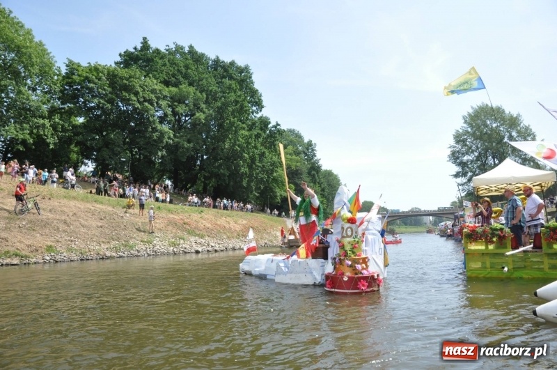 Zdjęcie w galerii na portalu naszraciborz.pl: Morsy spacerkiem, reszta powiosłuje albo włączy silniki. Skąd ruszy 22. Pływadło? wiadomości z regionu