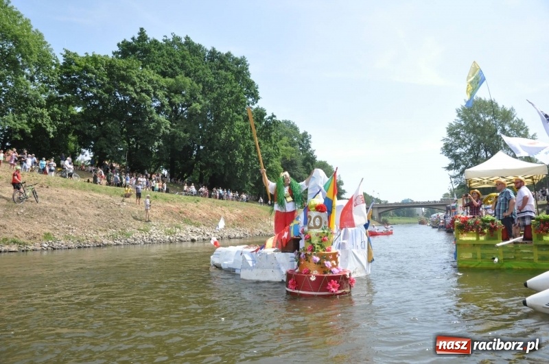 Zdjęcie w galerii na portalu naszraciborz.pl: Morsy spacerkiem, reszta powiosłuje albo włączy silniki. Skąd ruszy 22. Pływadło? wiadomości z regionu