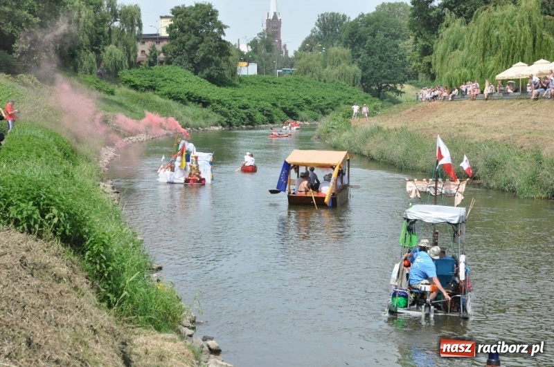 Zdjęcie w galerii na portalu naszraciborz.pl: Morsy spacerkiem, reszta powiosłuje albo włączy silniki. Skąd ruszy 22. Pływadło? wiadomości z regionu