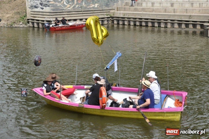 Zdjęcie w galerii na portalu naszraciborz.pl: Morsy spacerkiem, reszta powiosłuje albo włączy silniki. Skąd ruszy 22. Pływadło? wiadomości z regionu