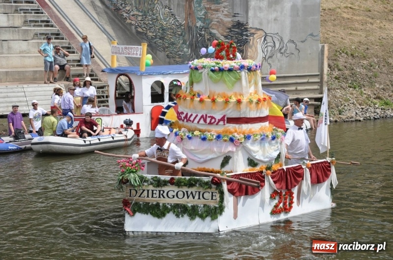Zdjęcie w galerii na portalu naszraciborz.pl: Morsy spacerkiem, reszta powiosłuje albo włączy silniki. Skąd ruszy 22. Pływadło? wiadomości z regionu