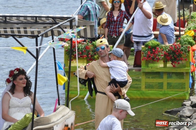 Zdjęcie w galerii na portalu naszraciborz.pl: Morsy spacerkiem, reszta powiosłuje albo włączy silniki. Skąd ruszy 22. Pływadło? wiadomości z regionu