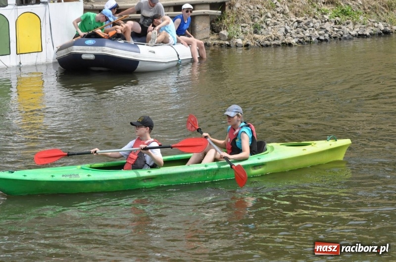 Zdjęcie w galerii na portalu naszraciborz.pl: Morsy spacerkiem, reszta powiosłuje albo włączy silniki. Skąd ruszy 22. Pływadło? wiadomości z regionu