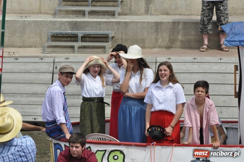 Zdjęcie w galerii na portalu naszraciborz.pl: Morsy spacerkiem, reszta powiosłuje albo włączy silniki. Skąd ruszy 22. Pływadło? wiadomości z regionu