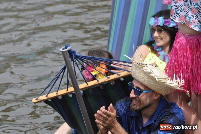 Zdjęcie w galerii na portalu naszraciborz.pl: Morsy spacerkiem, reszta powiosłuje albo włączy silniki. Skąd ruszy 22. Pływadło? wiadomości z regionu