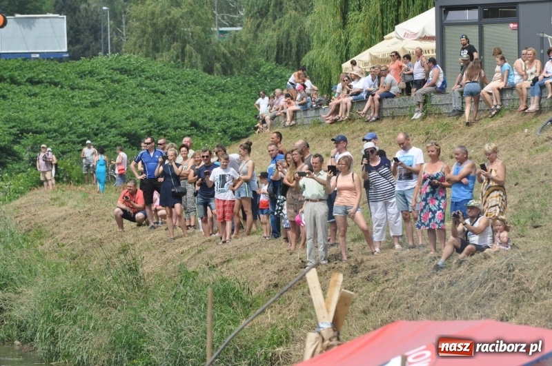 Zdjęcie w galerii na portalu naszraciborz.pl: Morsy spacerkiem, reszta powiosłuje albo włączy silniki. Skąd ruszy 22. Pływadło? wiadomości z regionu