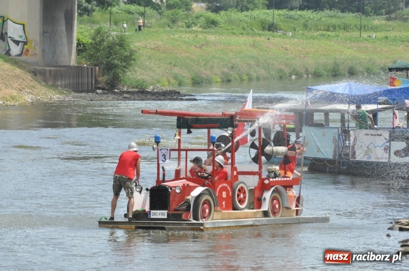 Zdjęcie w galerii na portalu naszraciborz.pl: Morsy spacerkiem, reszta powiosłuje albo włączy silniki. Skąd ruszy 22. Pływadło? wiadomości z regionu