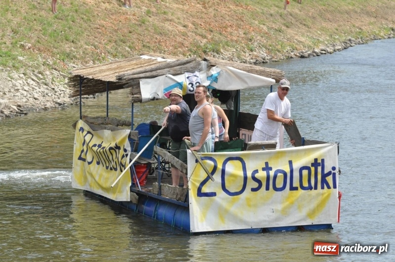 Zdjęcie w galerii na portalu naszraciborz.pl: Morsy spacerkiem, reszta powiosłuje albo włączy silniki. Skąd ruszy 22. Pływadło? wiadomości z regionu