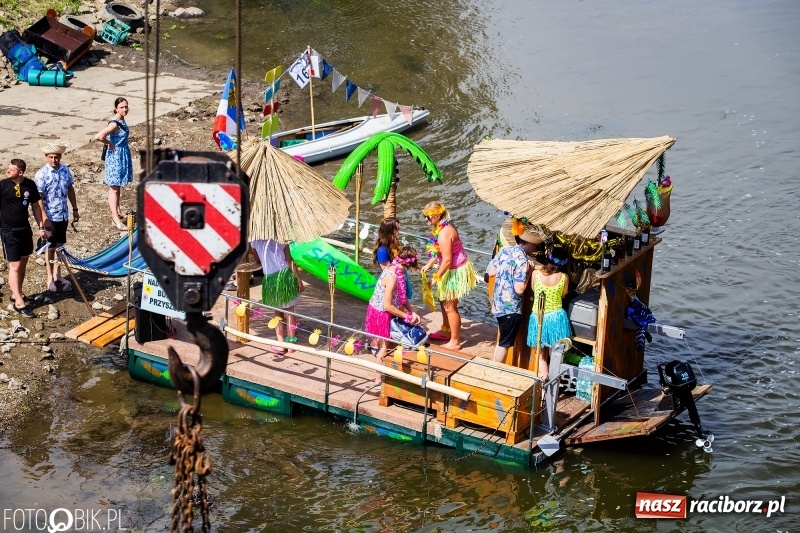 Zdjęcie w galerii na portalu naszraciborz.pl: Morsy spacerkiem, reszta powiosłuje albo włączy silniki. Skąd ruszy 22. Pływadło? wiadomości z regionu