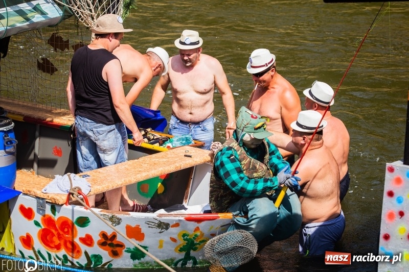 Zdjęcie w galerii na portalu naszraciborz.pl: Morsy spacerkiem, reszta powiosłuje albo włączy silniki. Skąd ruszy 22. Pływadło? wiadomości z regionu