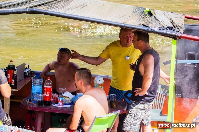 Zdjęcie w galerii na portalu naszraciborz.pl: Morsy spacerkiem, reszta powiosłuje albo włączy silniki. Skąd ruszy 22. Pływadło? wiadomości z regionu