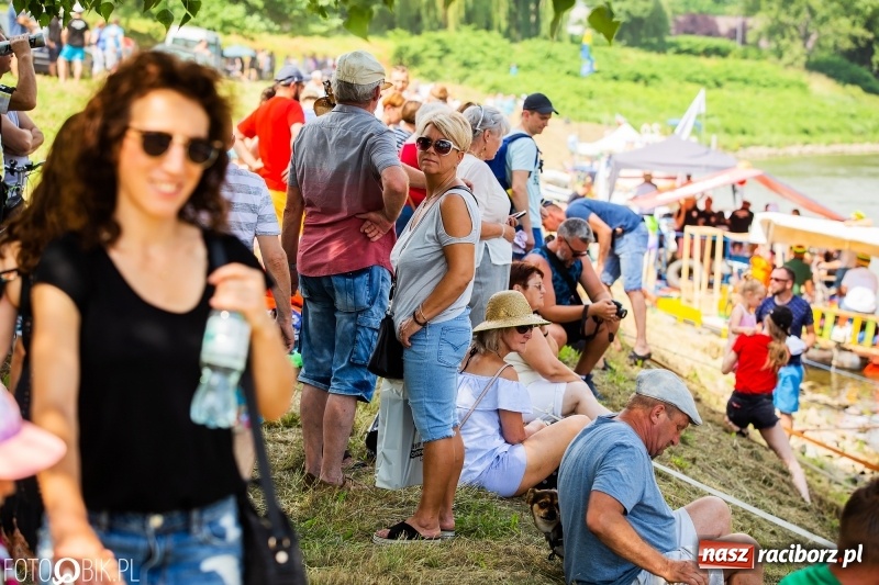 Zdjęcie w galerii na portalu naszraciborz.pl: Morsy spacerkiem, reszta powiosłuje albo włączy silniki. Skąd ruszy 22. Pływadło? wiadomości z regionu